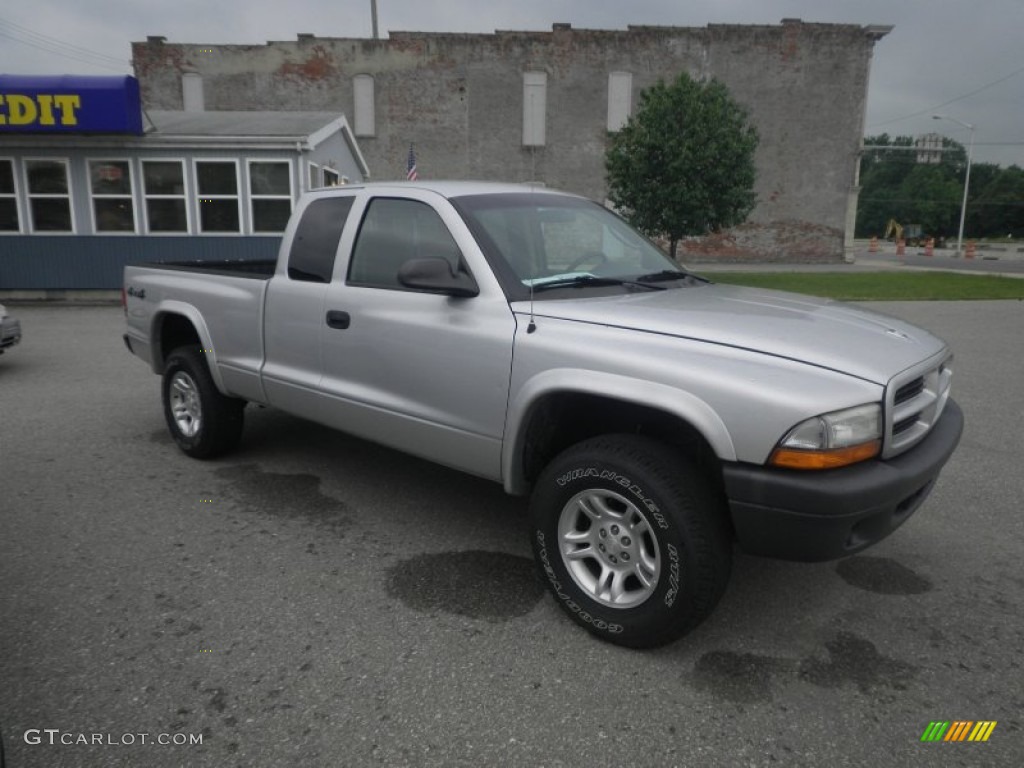 2003 Dakota SXT Club Cab 4x4 - Bright Silver Metallic / Dark Slate Gray photo #1