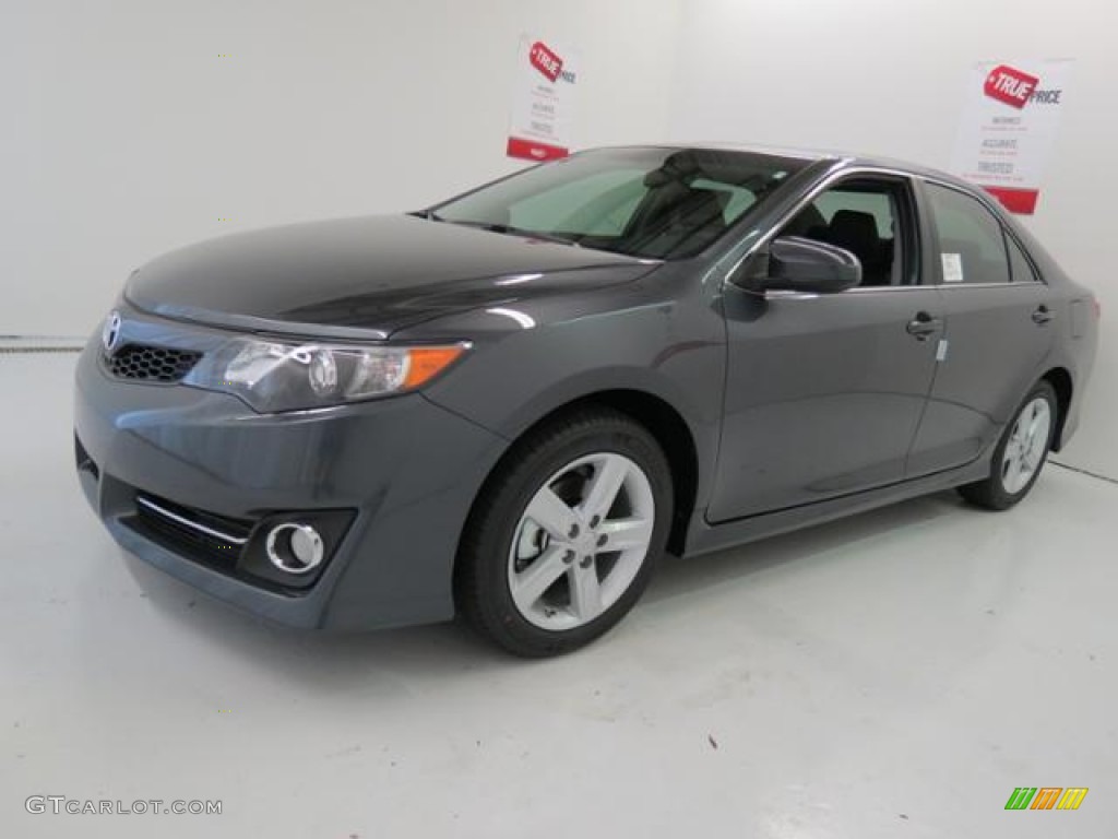 2013 Camry SE - Magnetic Gray Metallic / Black photo #3