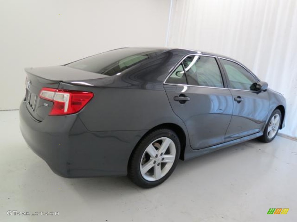 2013 Camry SE - Magnetic Gray Metallic / Black photo #18