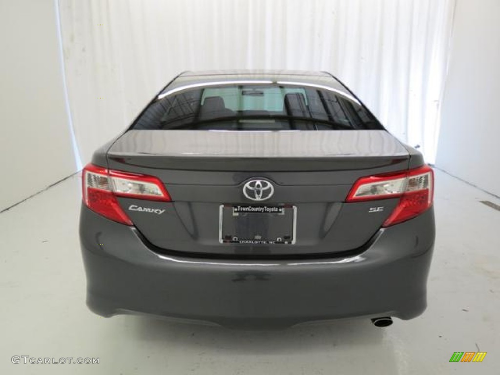 2013 Camry SE - Magnetic Gray Metallic / Black photo #19