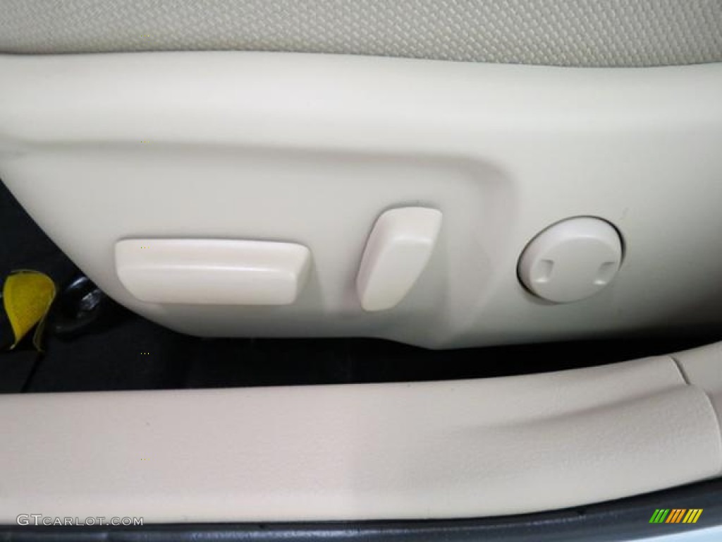 2013 Camry LE - Super White / Ivory photo #9