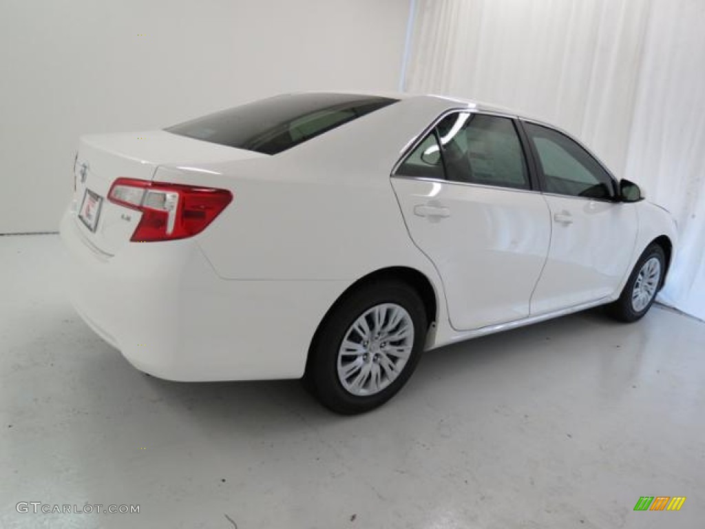2013 Camry LE - Super White / Ivory photo #17