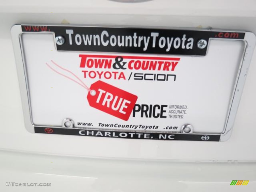 2013 Camry LE - Super White / Ivory photo #21
