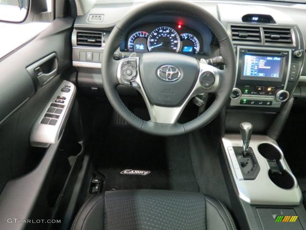 2013 Camry SE - Super White / Black photo #5