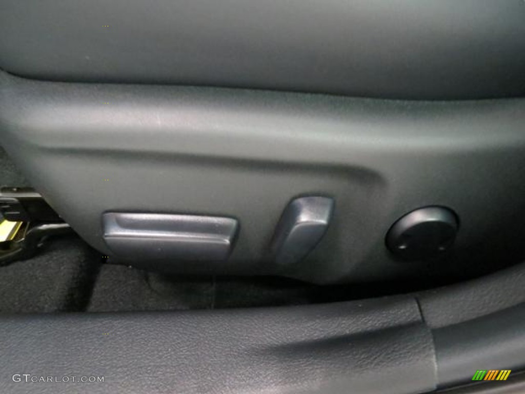 2013 Camry SE - Super White / Black photo #9