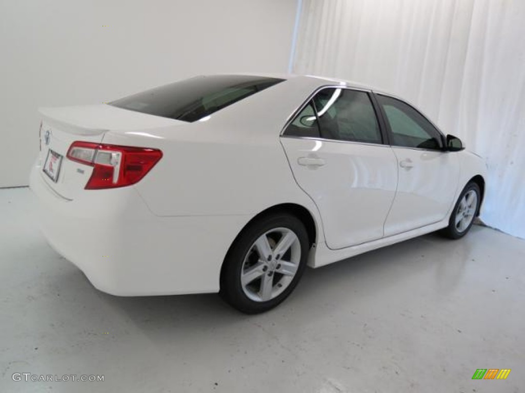 2013 Camry SE - Super White / Black photo #18