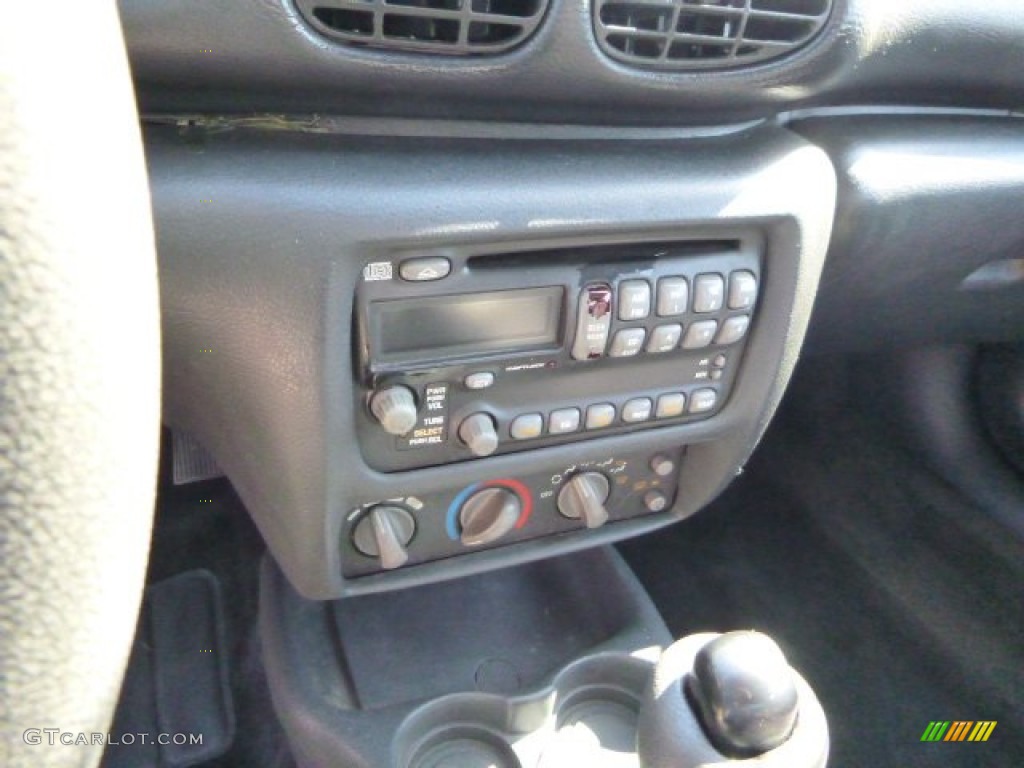 2001 Sunfire SE Coupe - Black / Graphite photo #13