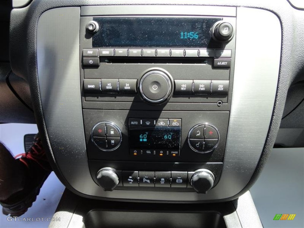 2013 Chevrolet Silverado 2500HD LTZ Crew Cab 4x4 Controls Photo #82748695
