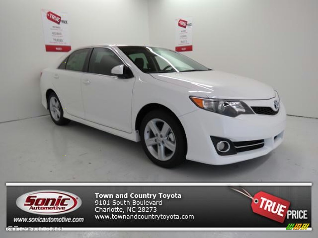 2013 Camry SE - Super White / Black/Ash photo #1