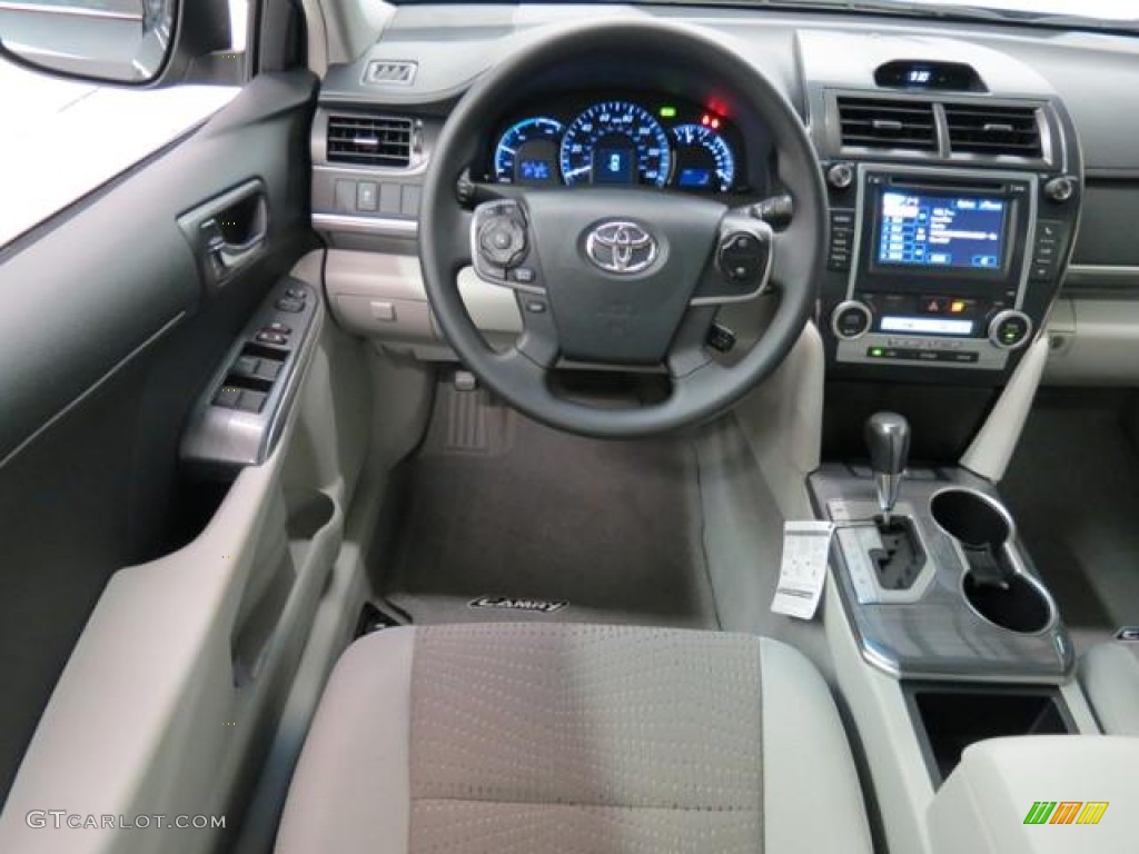 2013 Camry Hybrid LE - Magnetic Gray Metallic / Light Gray photo #5