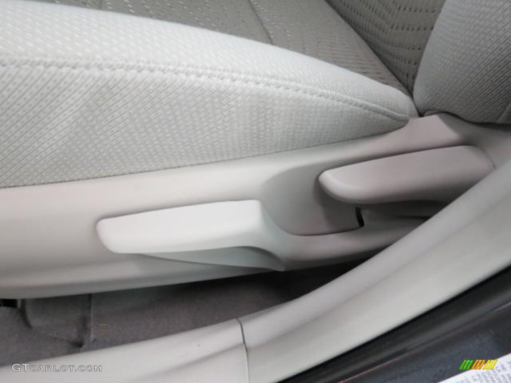 2013 Camry Hybrid LE - Magnetic Gray Metallic / Light Gray photo #9