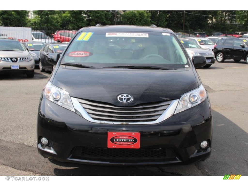 2011 Sienna XLE - Black / Light Gray photo #2