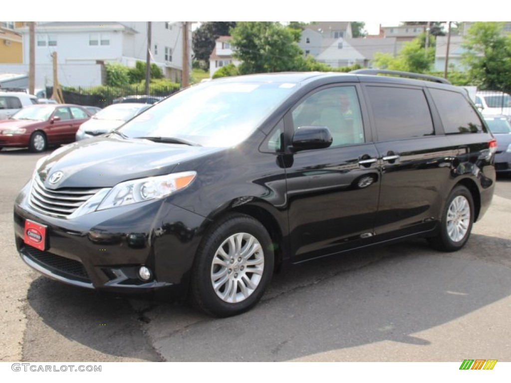 2011 Sienna XLE - Black / Light Gray photo #3