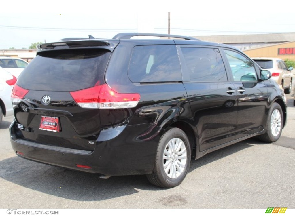 2011 Sienna XLE - Black / Light Gray photo #4