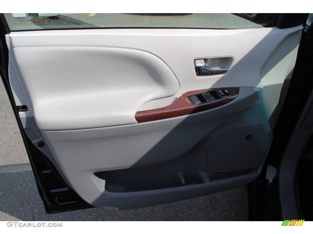 2011 Sienna XLE - Black / Light Gray photo #6