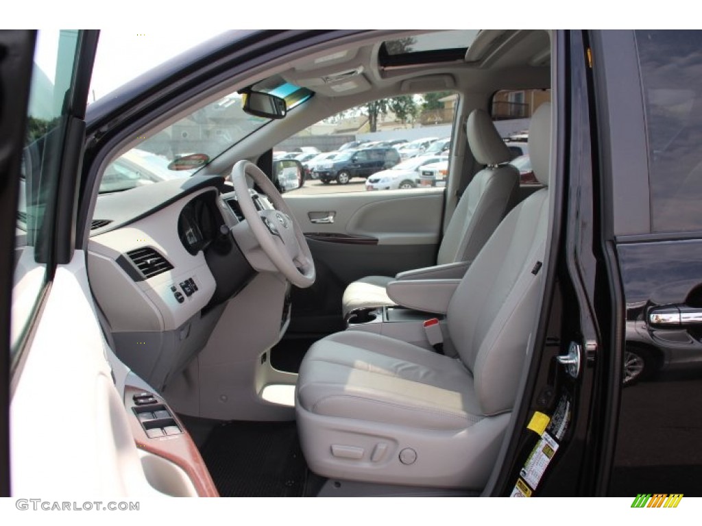 2011 Sienna XLE - Black / Light Gray photo #8