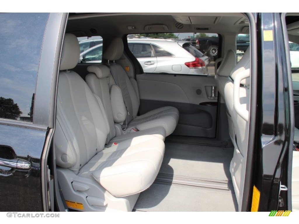 2011 Sienna XLE - Black / Light Gray photo #11