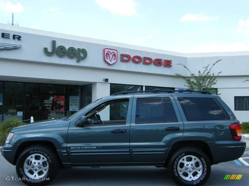 2004 Grand Cherokee Laredo - Onyx Green Pearl / Sandstone photo #2