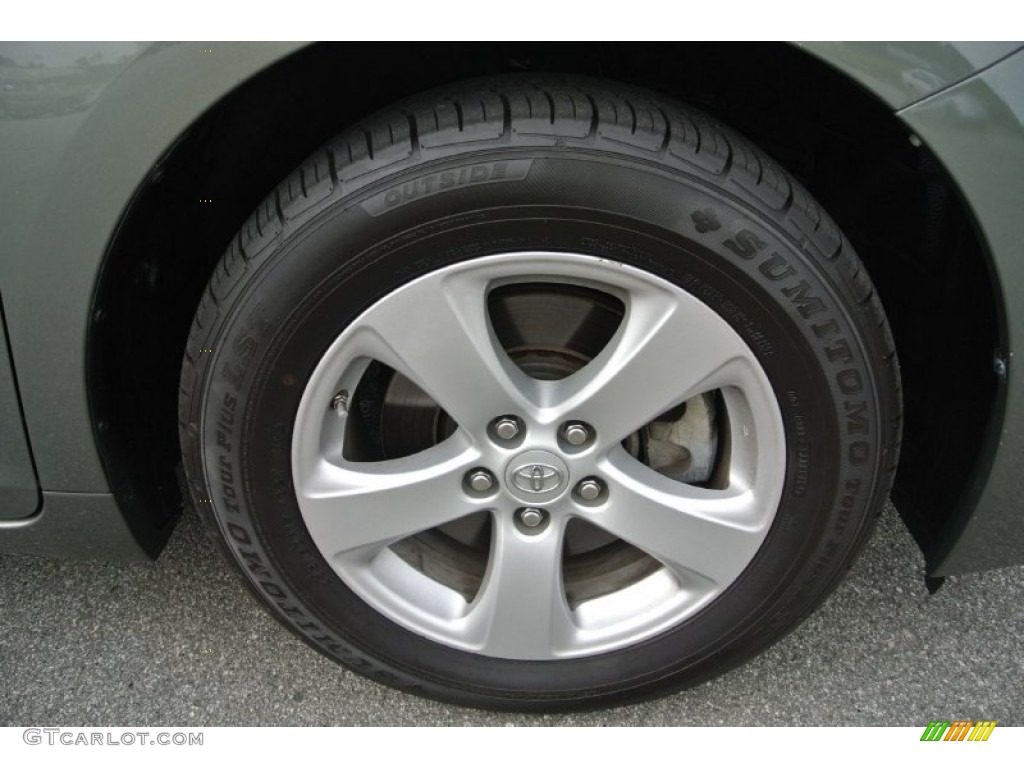 2011 Toyota Sienna V6 Wheel Photos