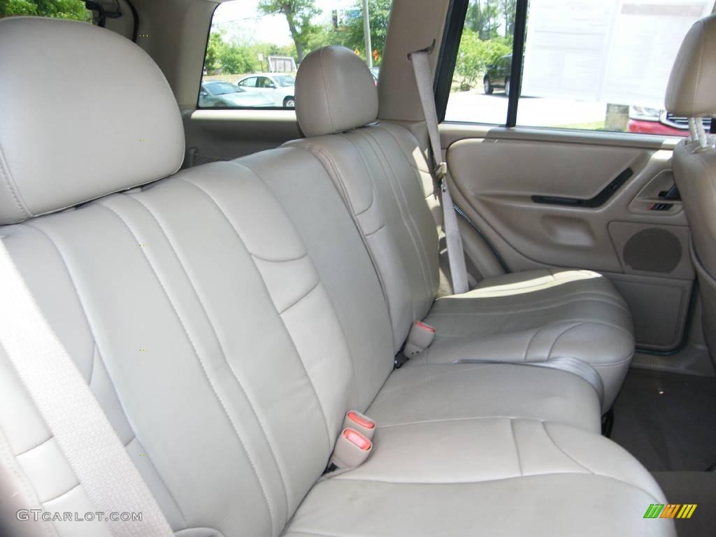 2004 Grand Cherokee Laredo - Onyx Green Pearl / Sandstone photo #25