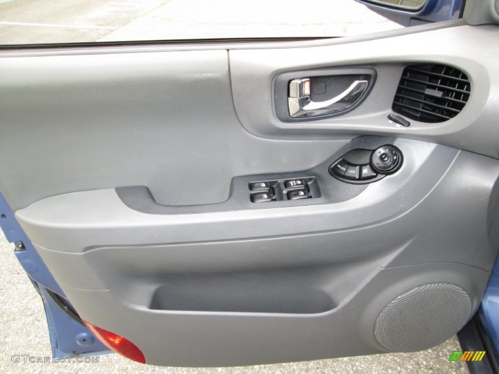 2003 Hyundai Santa Fe GLS Gray Door Panel Photo #82756891