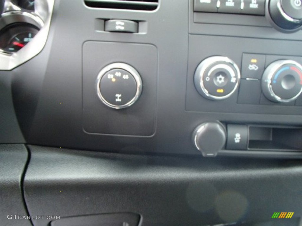 2014 Chevrolet Silverado 2500HD LT Regular Cab 4x4 Controls Photo #82758169