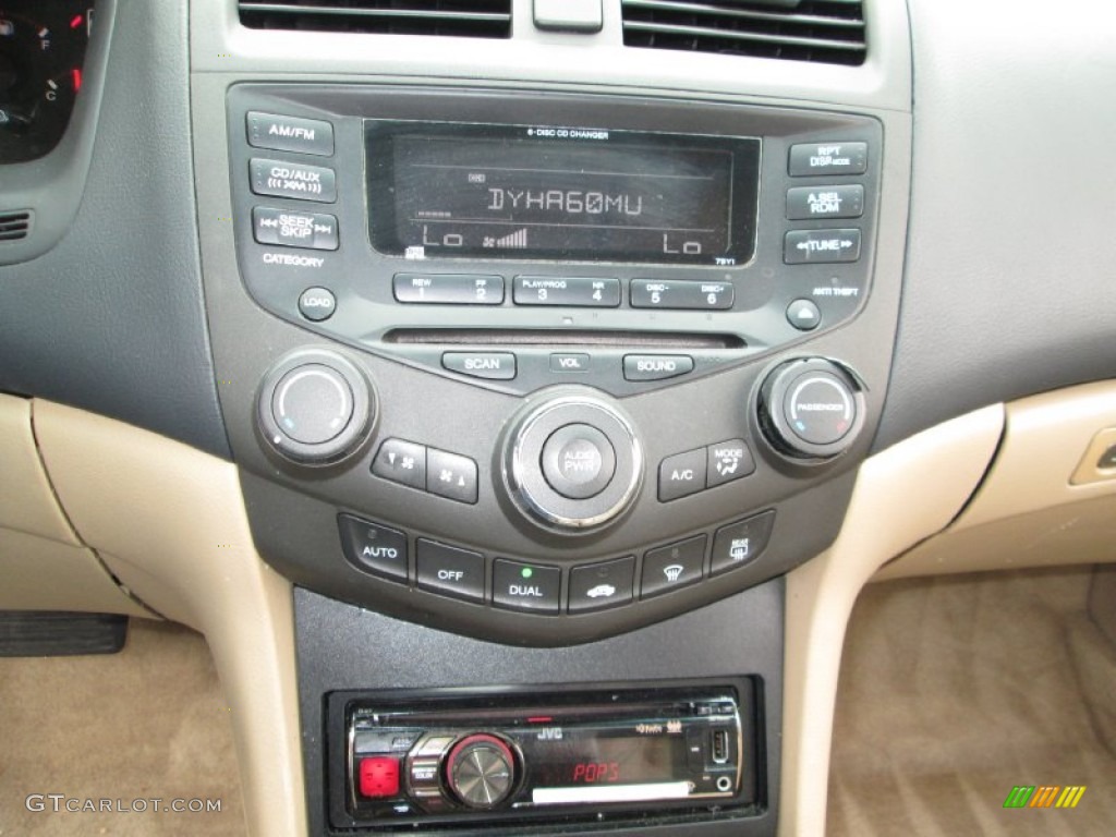 2005 Honda Accord EX-L Coupe Controls Photo #82758901