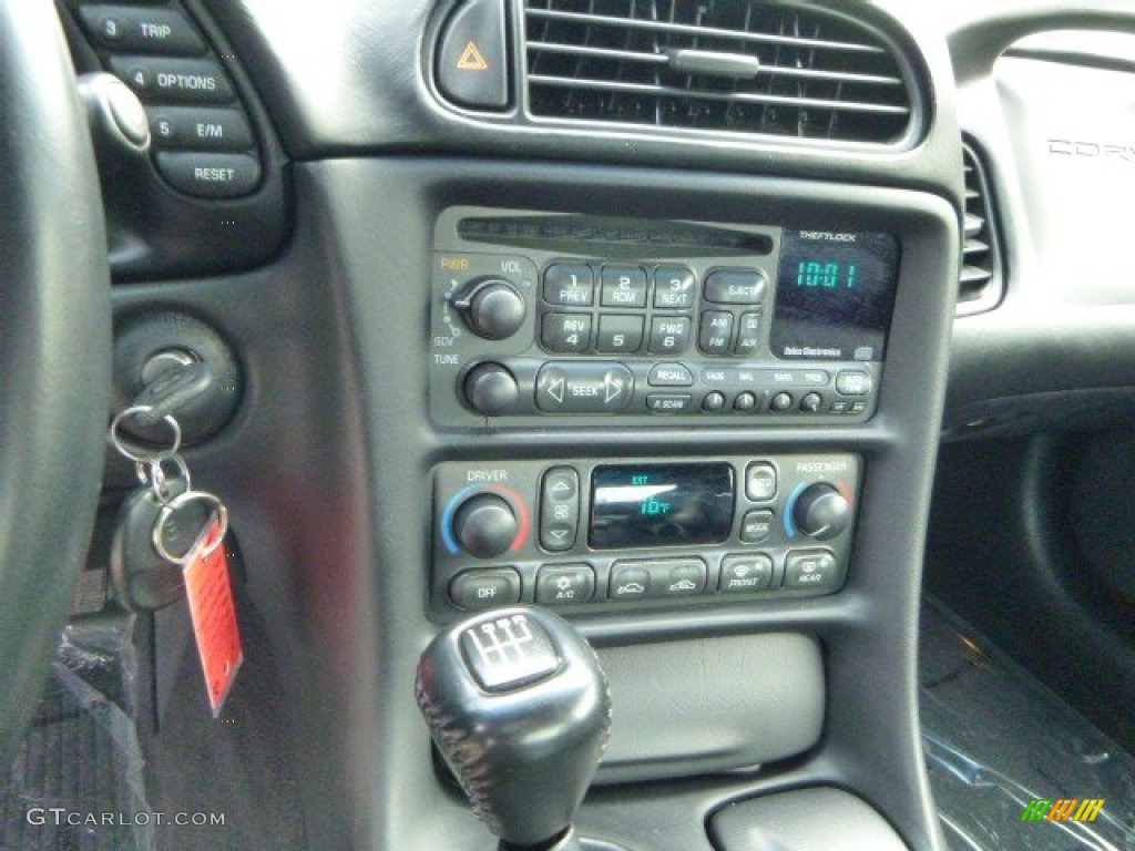 2003 Chevrolet Corvette Coupe Controls Photo #82759201