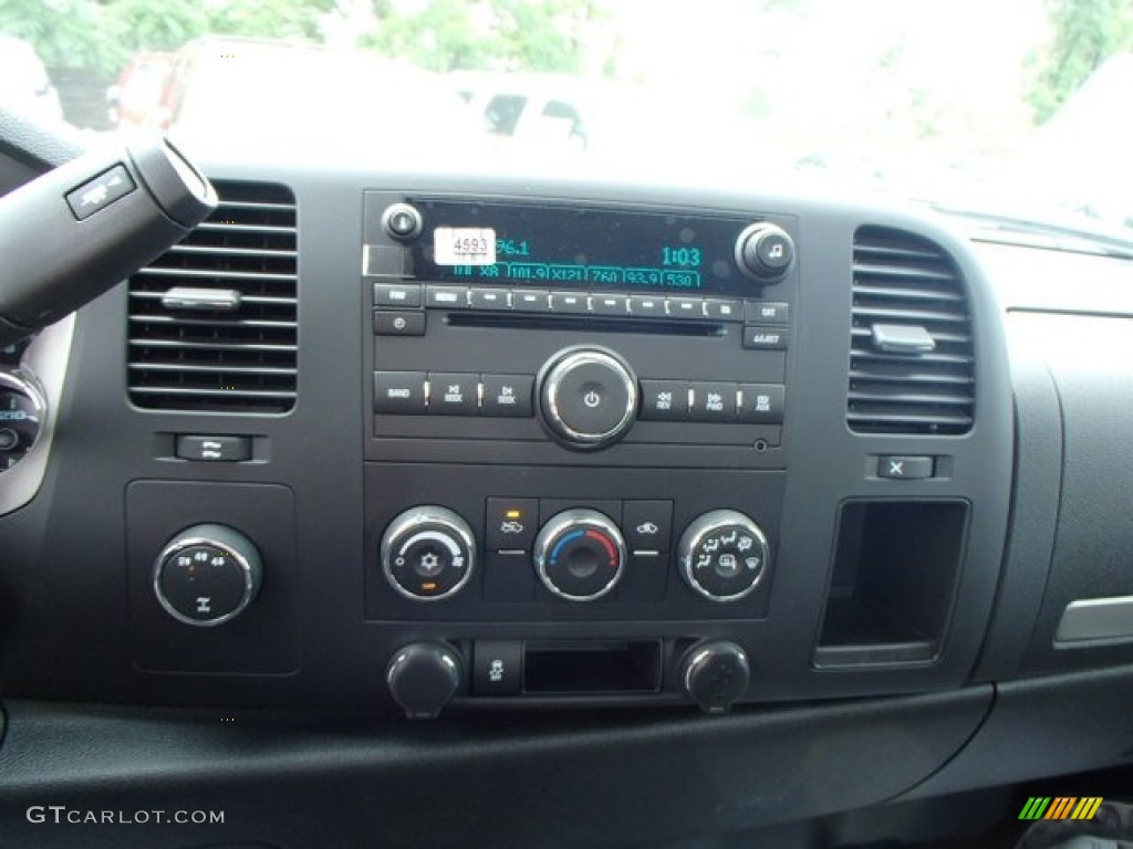 2014 Chevrolet Silverado 2500HD LT Regular Cab 4x4 Controls Photo #82760721