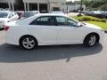 Super White - Camry SE Photo No. 8