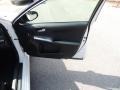 Super White - Camry SE Photo No. 10