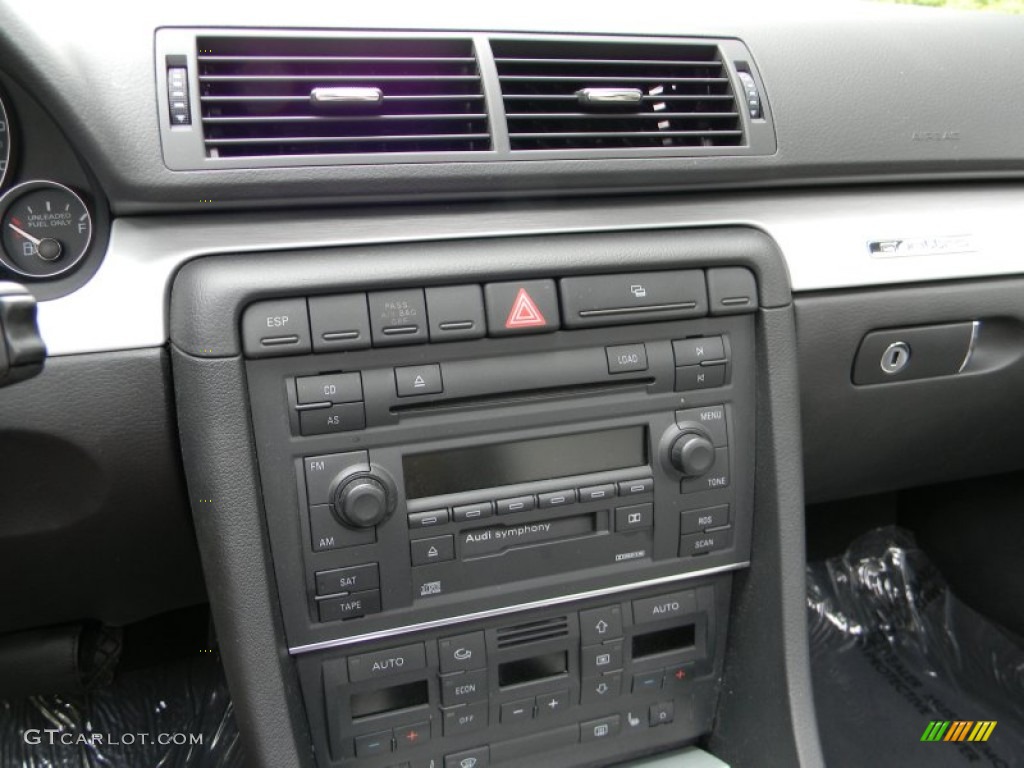 2005 Audi S4 4.2 quattro Sedan Controls Photos
