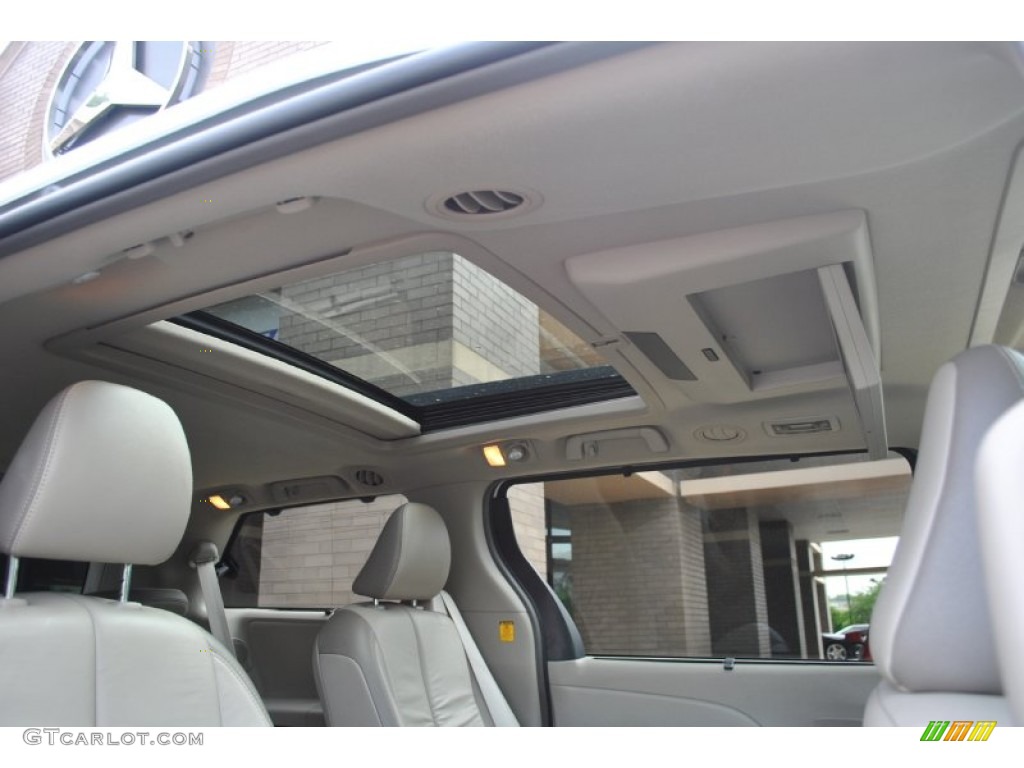 2011 Sienna Limited - Super White / Bisque photo #14