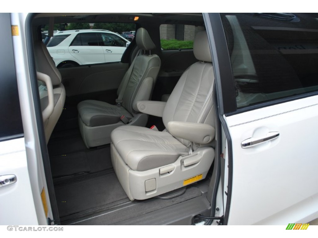 2011 Sienna Limited - Super White / Bisque photo #17