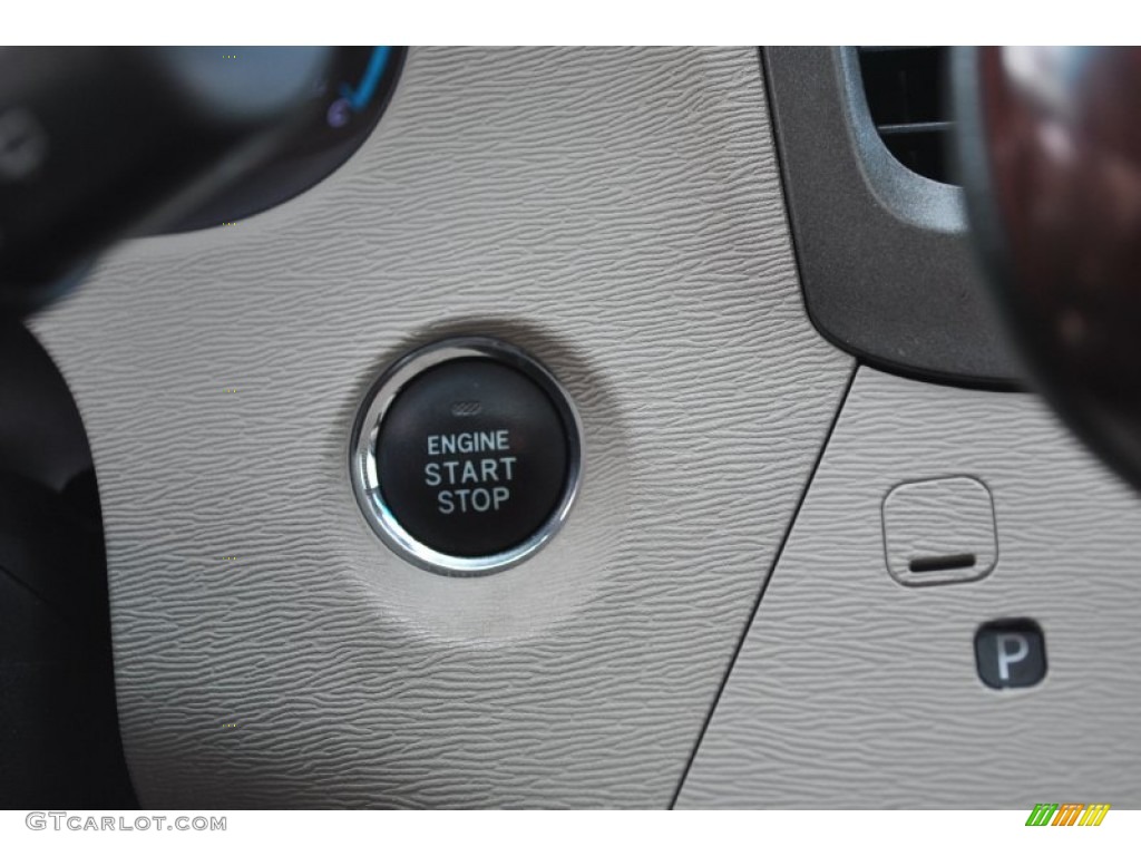2011 Sienna Limited - Super White / Bisque photo #31