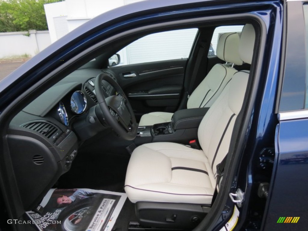 Motown Pearl/Black Interior 2013 Chrysler 300 Motown Photo #82771590