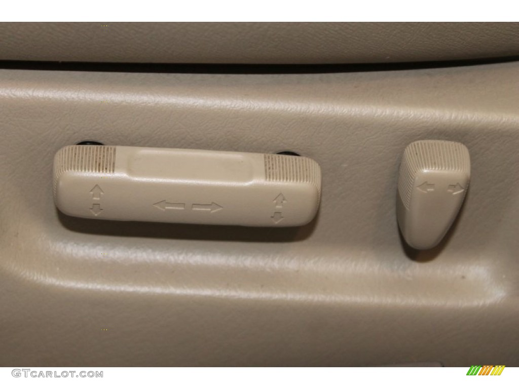 2002 Accord EX V6 Sedan - Taffeta White / Ivory photo #14