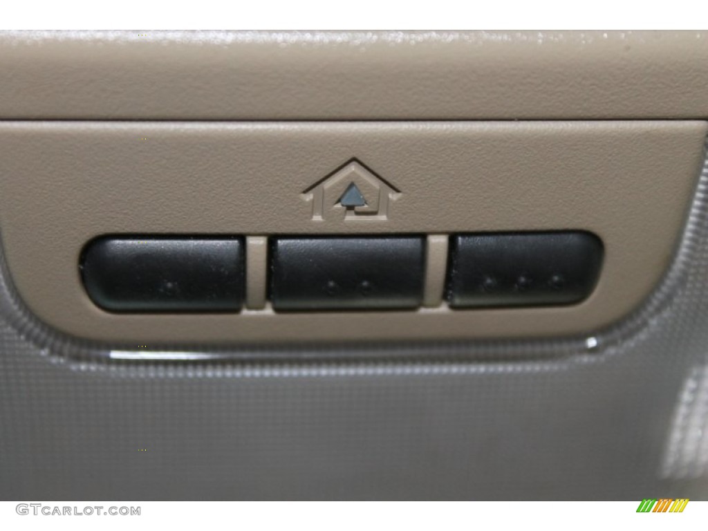 2002 Accord EX V6 Sedan - Taffeta White / Ivory photo #40