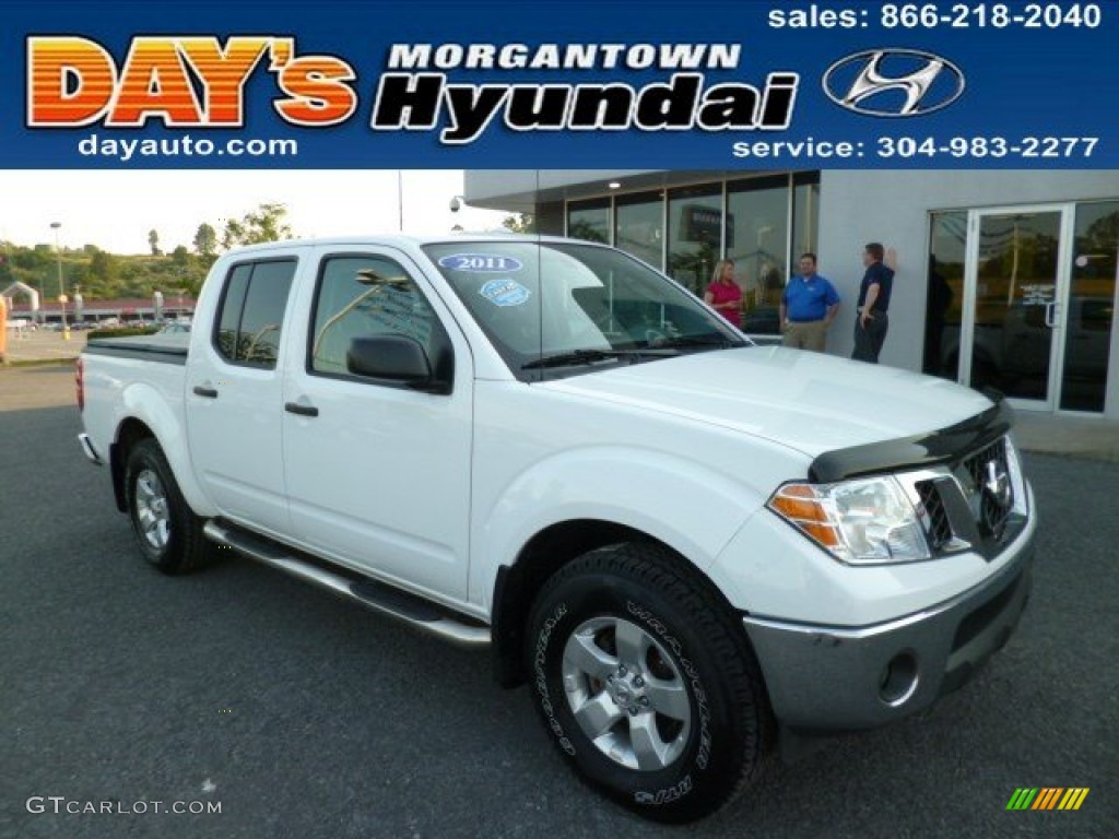 2011 Frontier SV Crew Cab 4x4 - Avalanche White / Steel photo #1