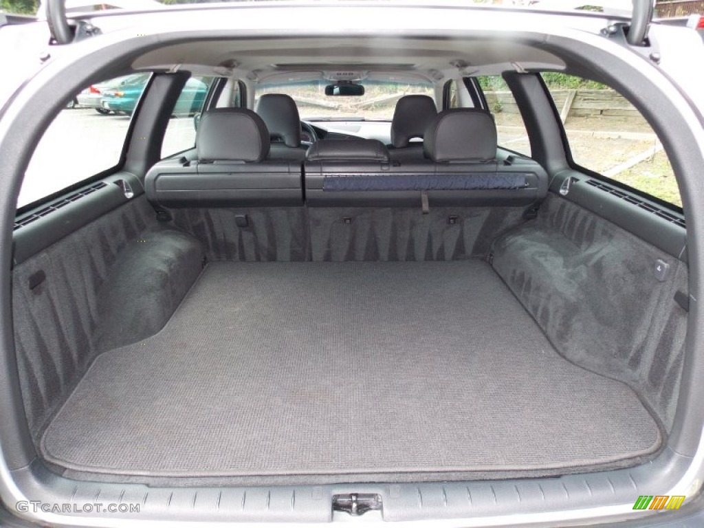 2005 Volvo XC70 AWD Trunk Photo #82780619