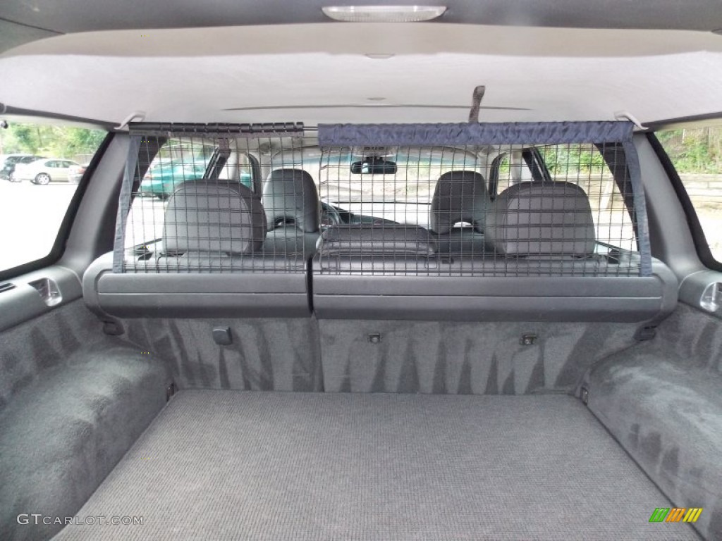 2005 Volvo XC70 AWD Trunk Photos