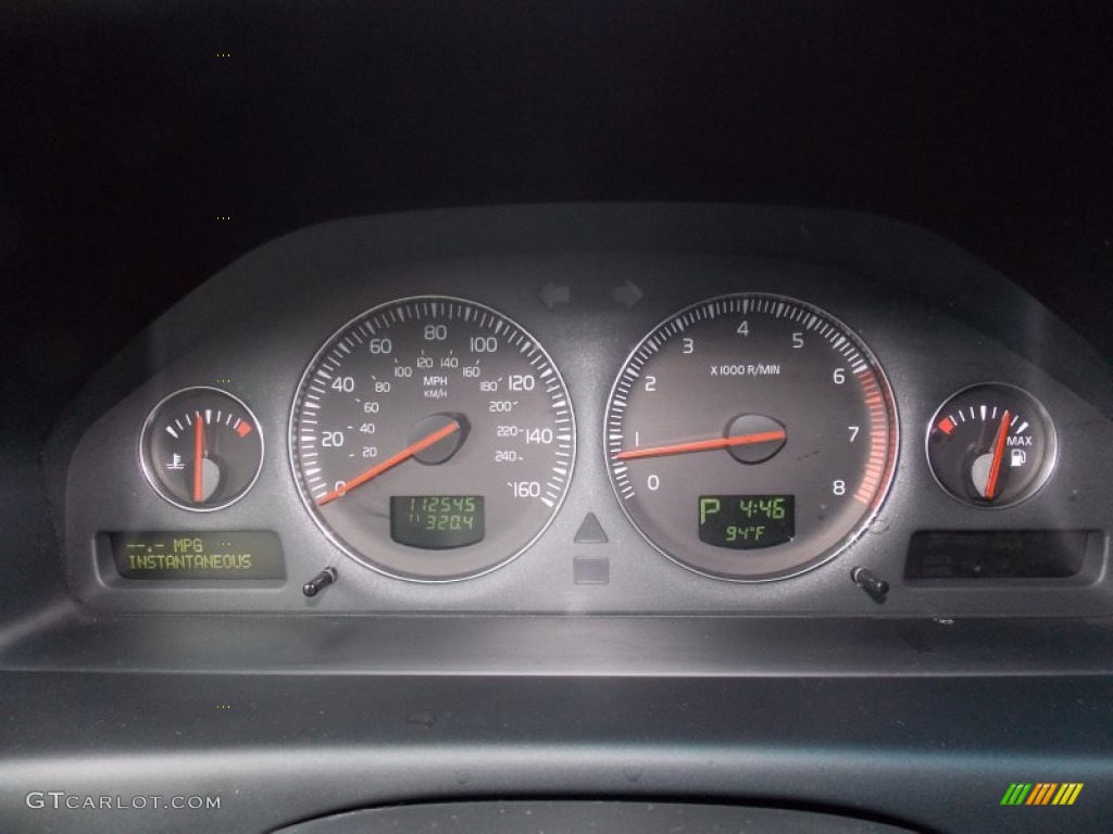 2005 Volvo XC70 AWD Gauges Photos