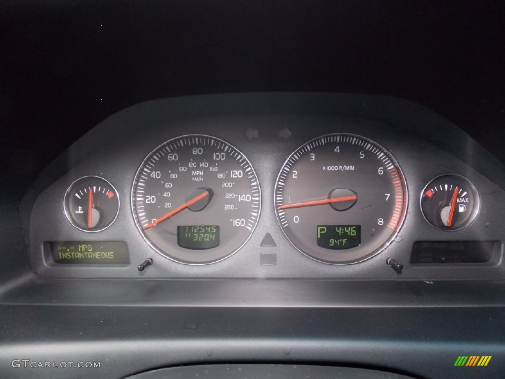 2005 Volvo XC70 AWD Gauges Photo #82780709