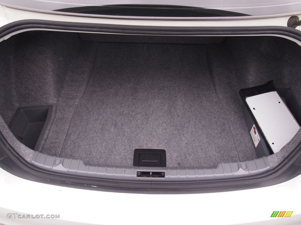 2011 BMW 3 Series 328i Sedan Trunk Photo #82781937