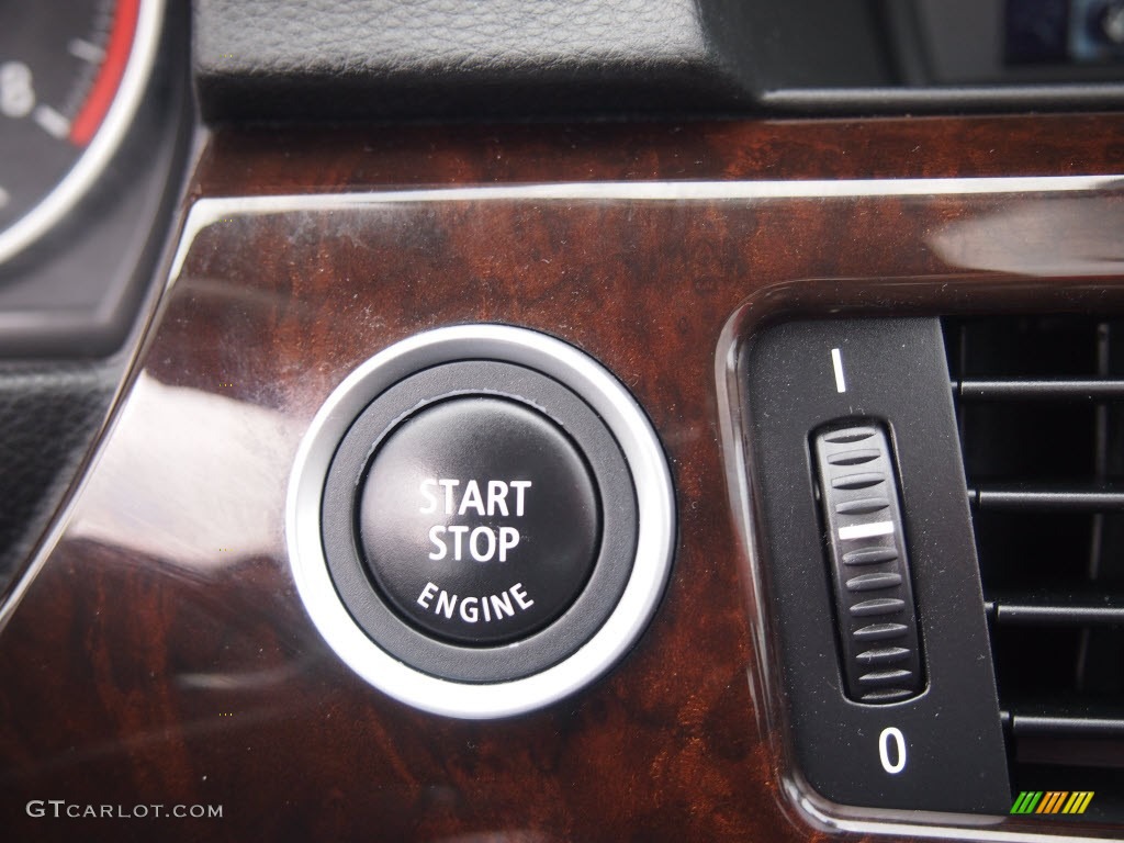 2010 BMW 3 Series 335i Sedan Controls Photo #82782398