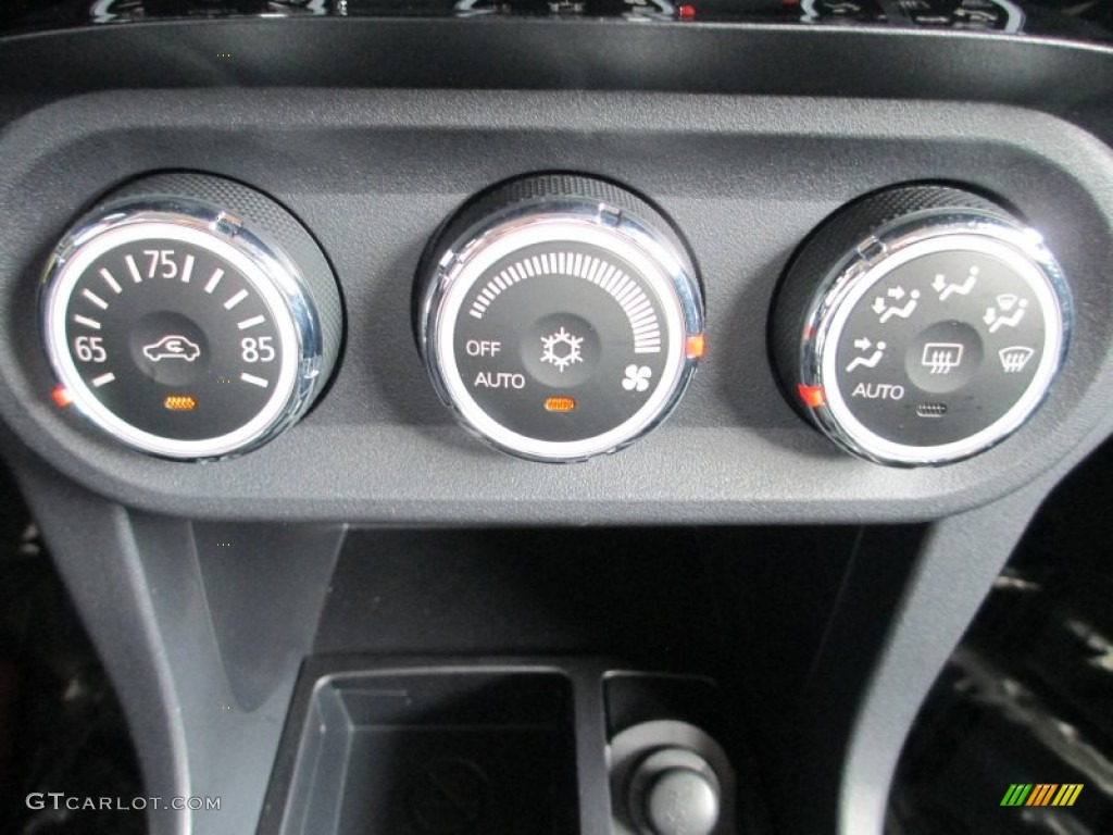 2013 Mitsubishi Lancer Evolution GSR Controls Photo #82783114