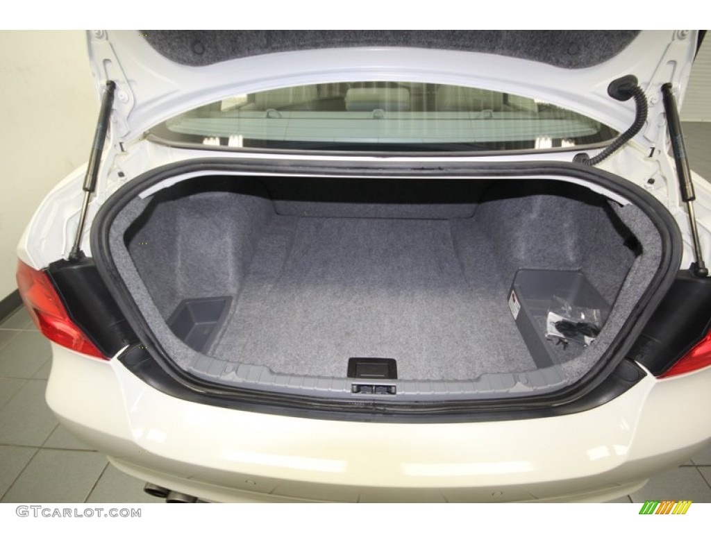 2011 BMW 3 Series 328i Sedan Trunk Photo #82787332