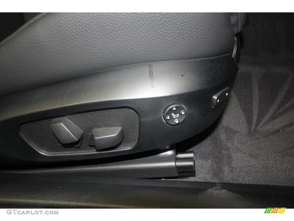2011 BMW 3 Series 335i Coupe Controls Photo #82788313