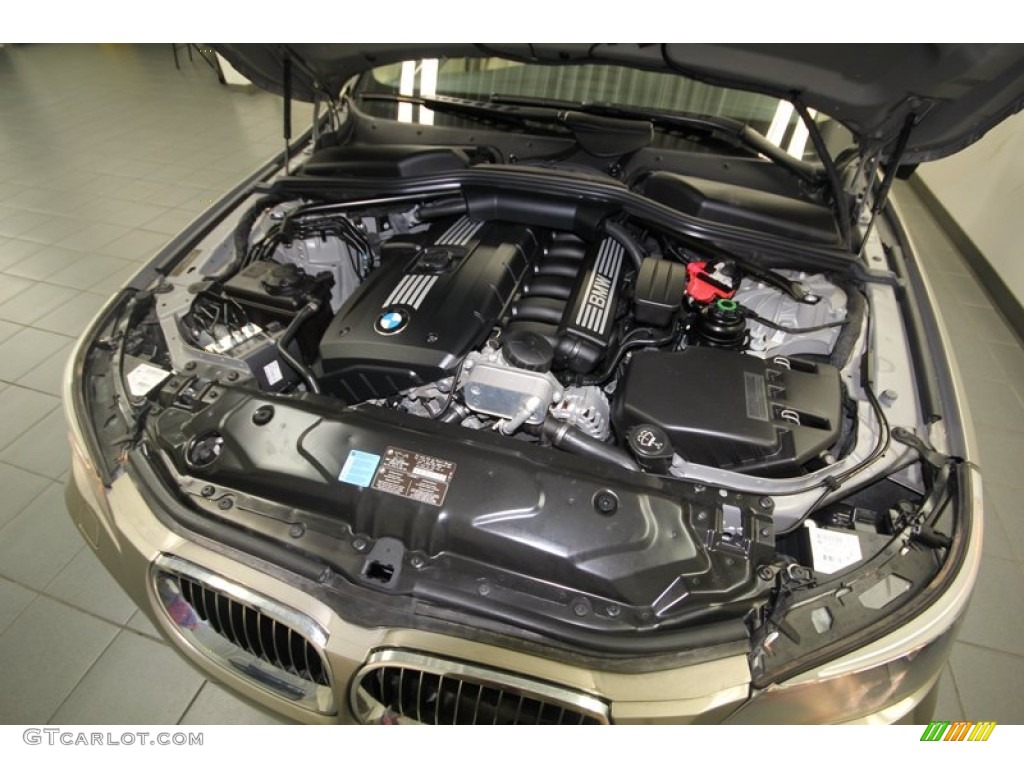 2010 BMW 5 Series 528i Sedan Engine Photos