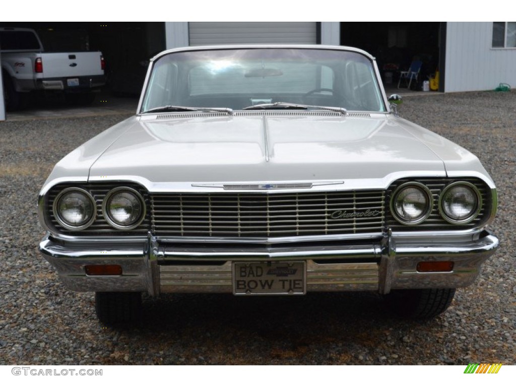 Ermine White 1964 Chevrolet Impala Coupe Exterior Photo #82791644